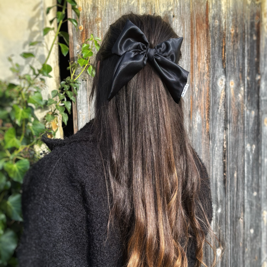 Barrette Satin Noir Lola