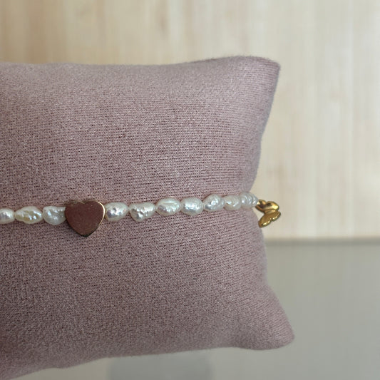 Bracelet élastique Amsterdam – Perles blanches, cœur doré & papillons