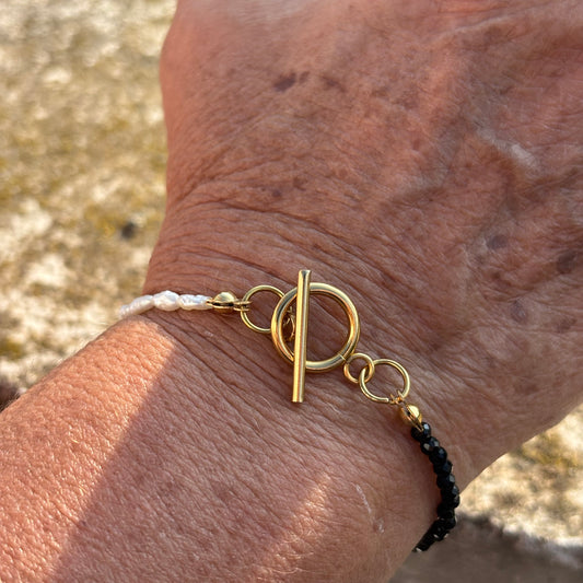 Bracelet Ravenne - Perles noires & blanches avec fermoir tendance