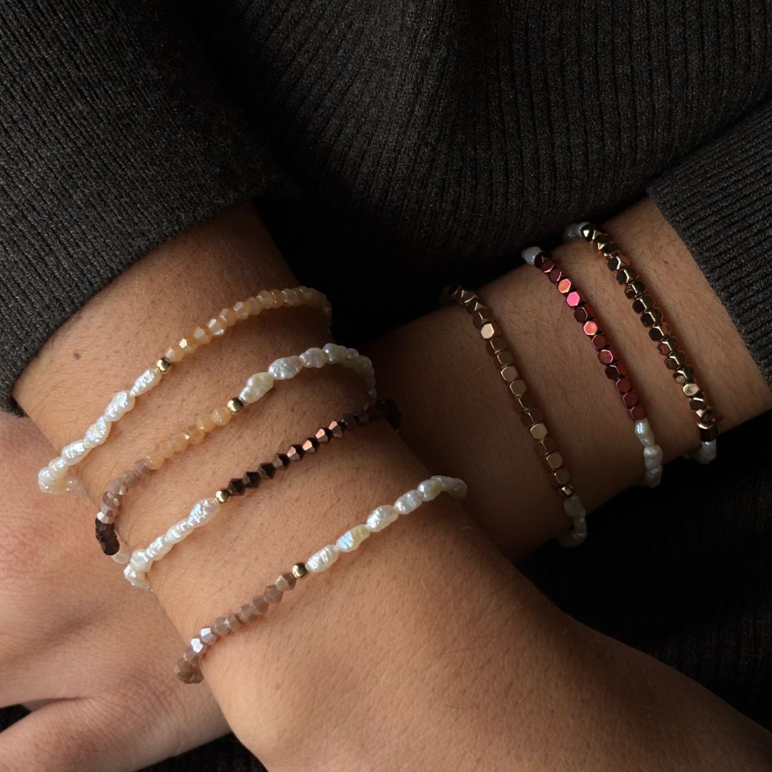 Tous les bracelets faits main – Bijoux élégants en perles et métaux précieux