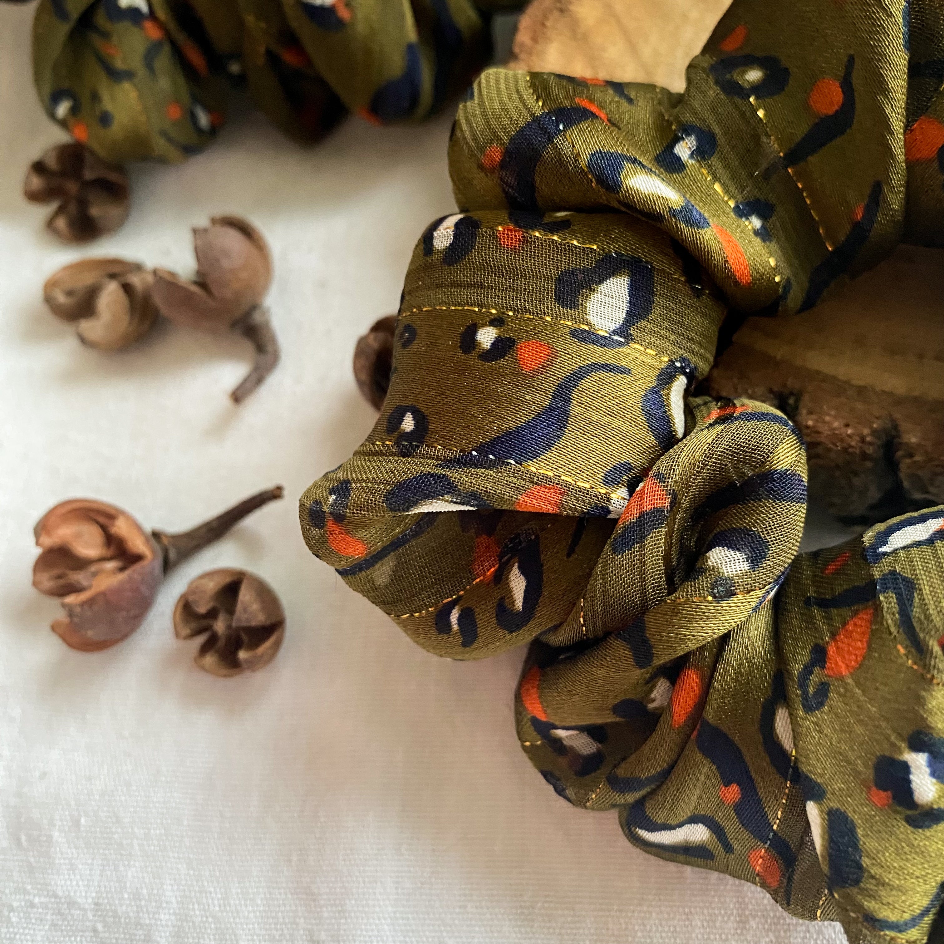 Chouchou en soie - Romy Kaki