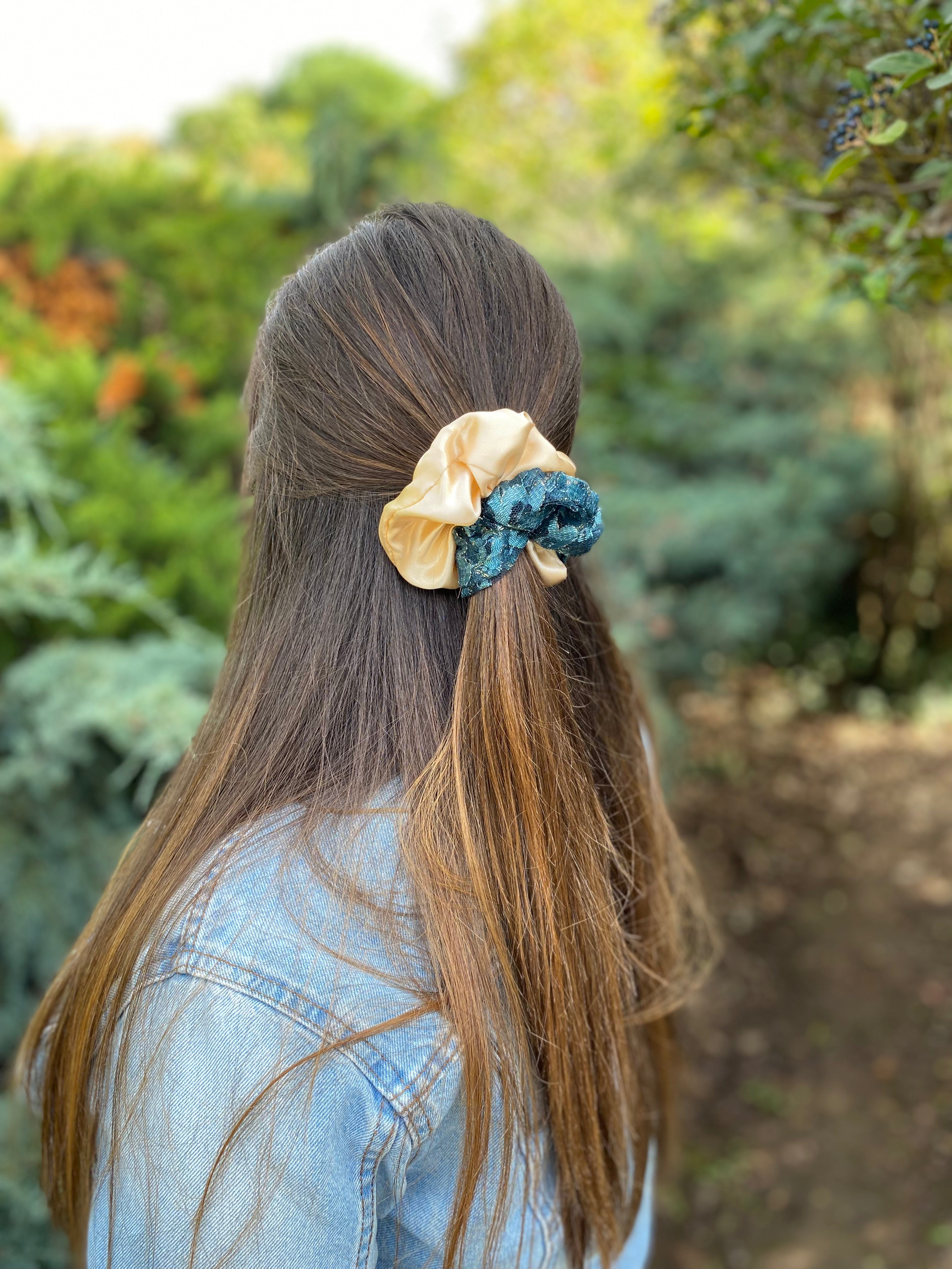 Chouchou en dentelle bleue et satin - Léona Bicolore