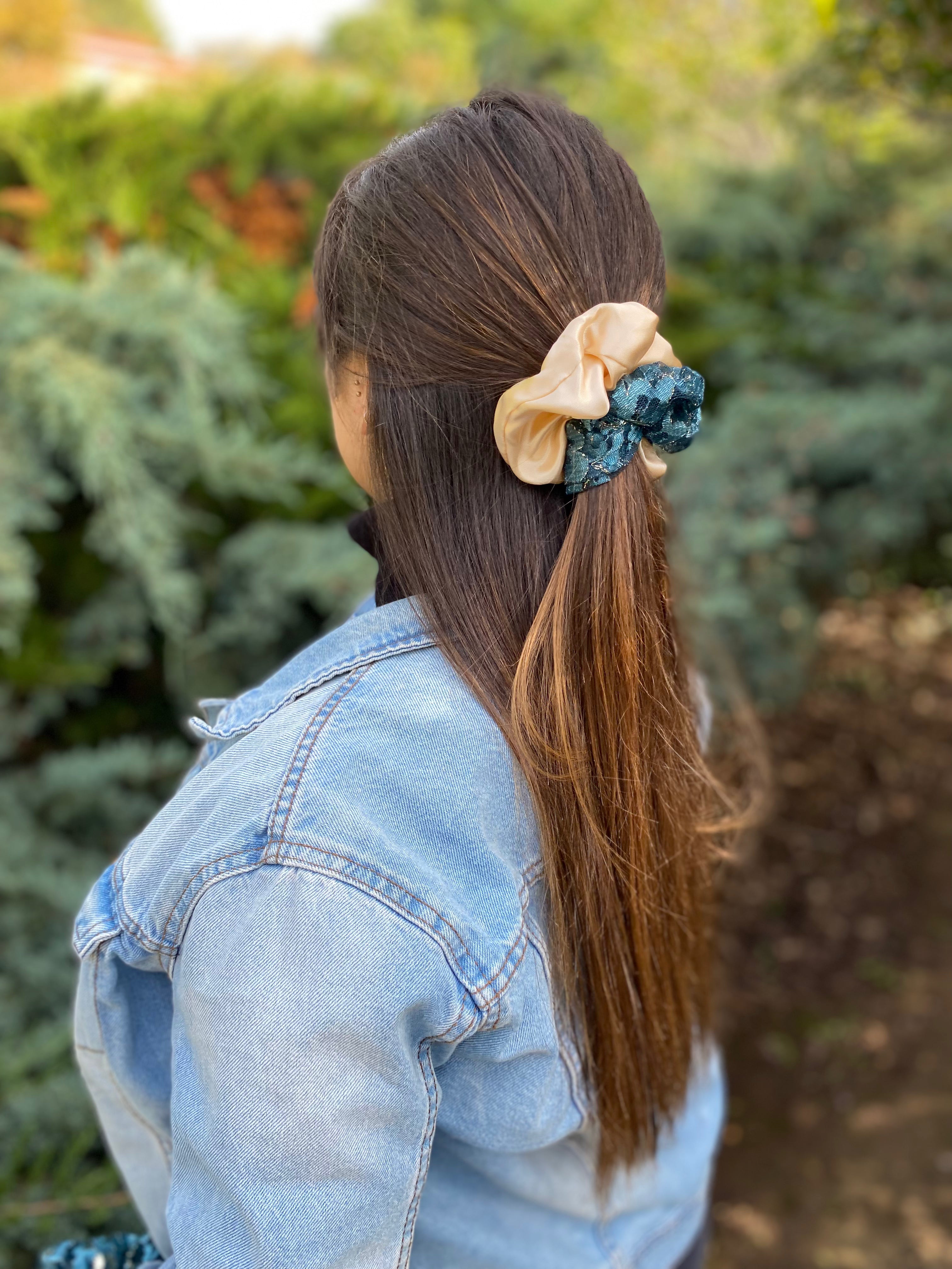 Chouchou en dentelle bleue et satin - Léona Bicolore
