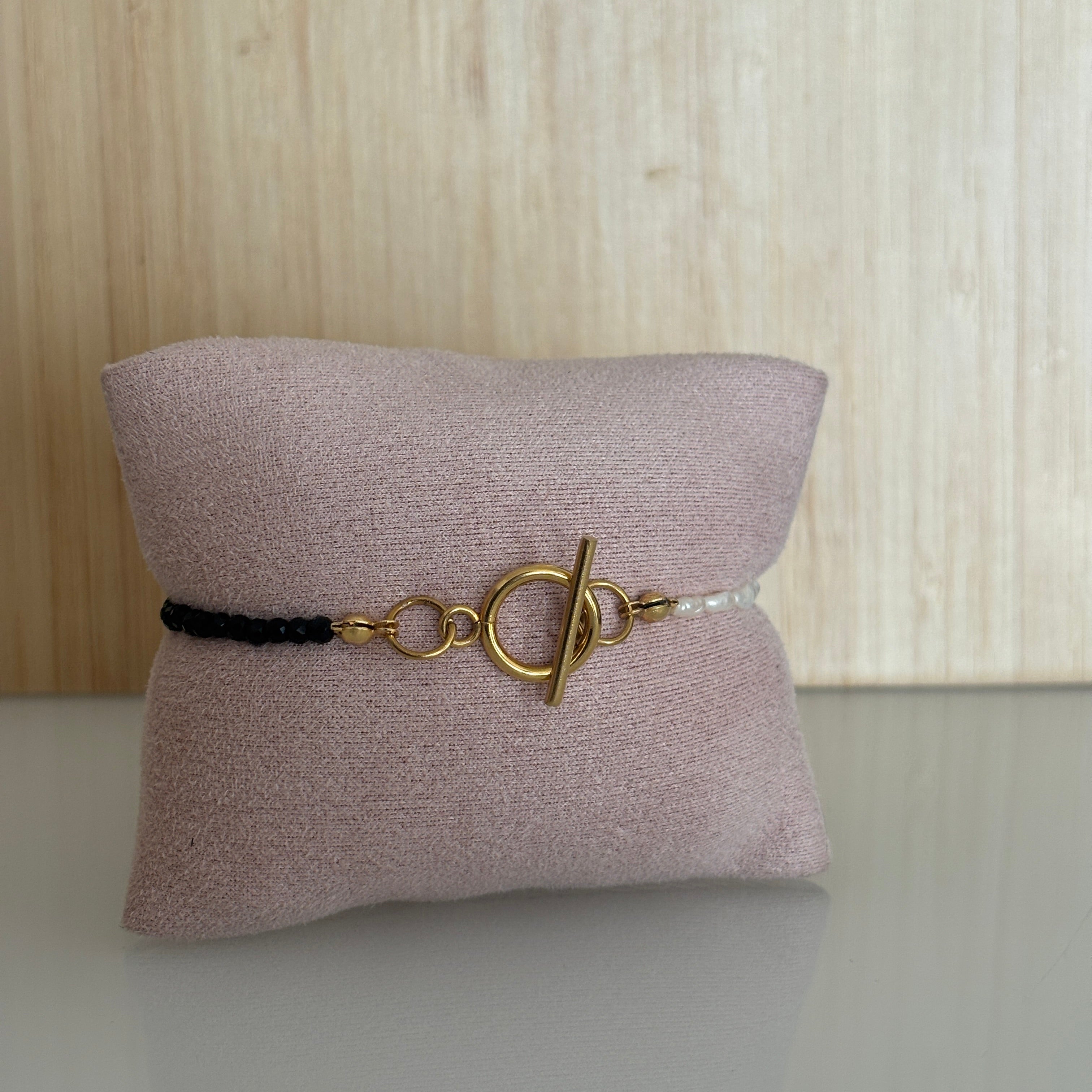 Bracelet Ravenne - Perles noires & blanches avec fermoir tendance