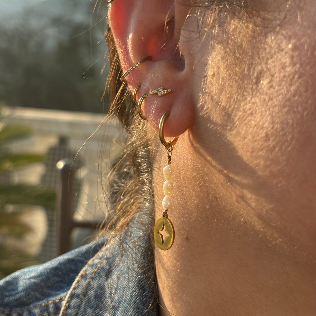 Boucles Kos – Fil de perles & étoile dorée