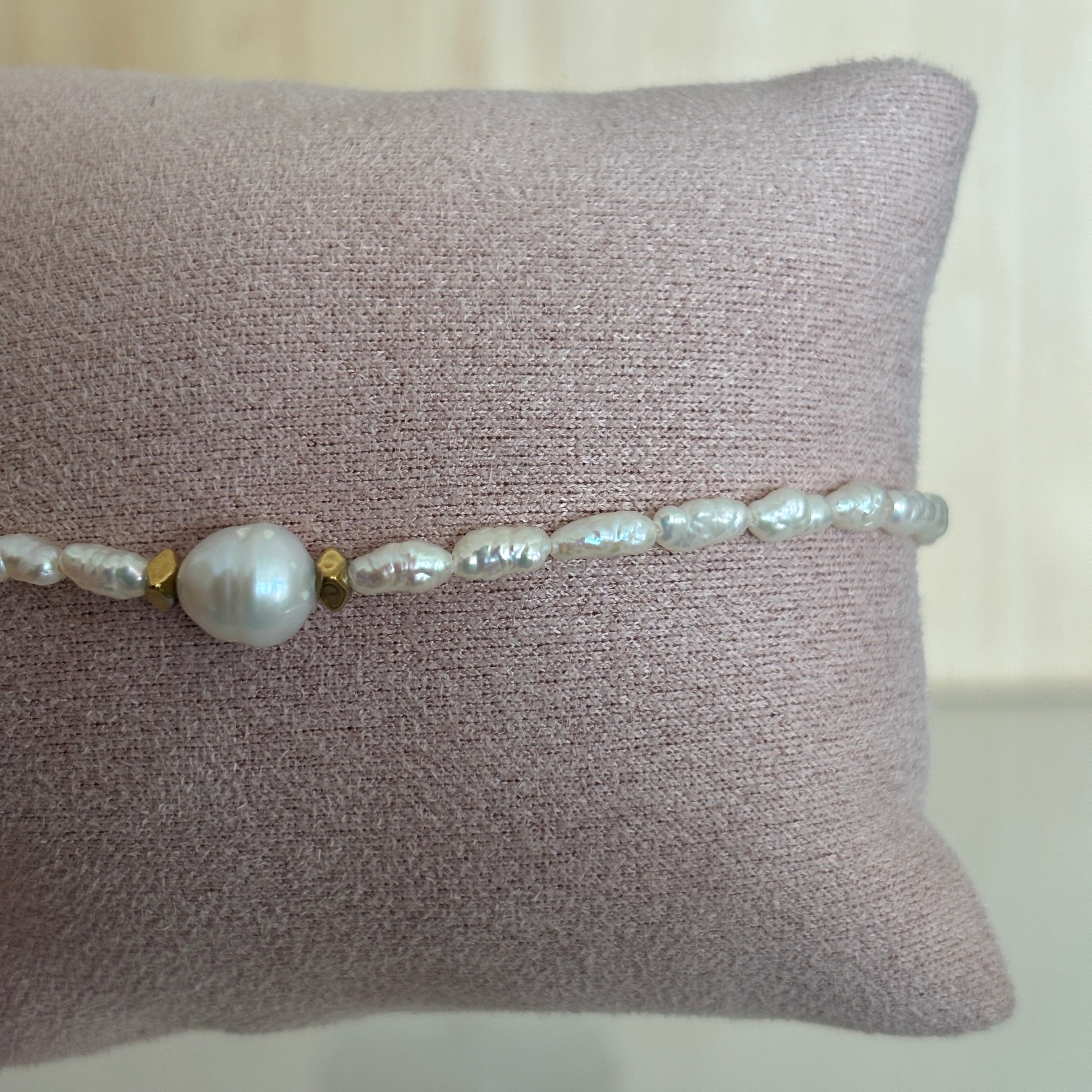 Bracelet Copenhague - Perles blanches & grosses perles de culture dorées