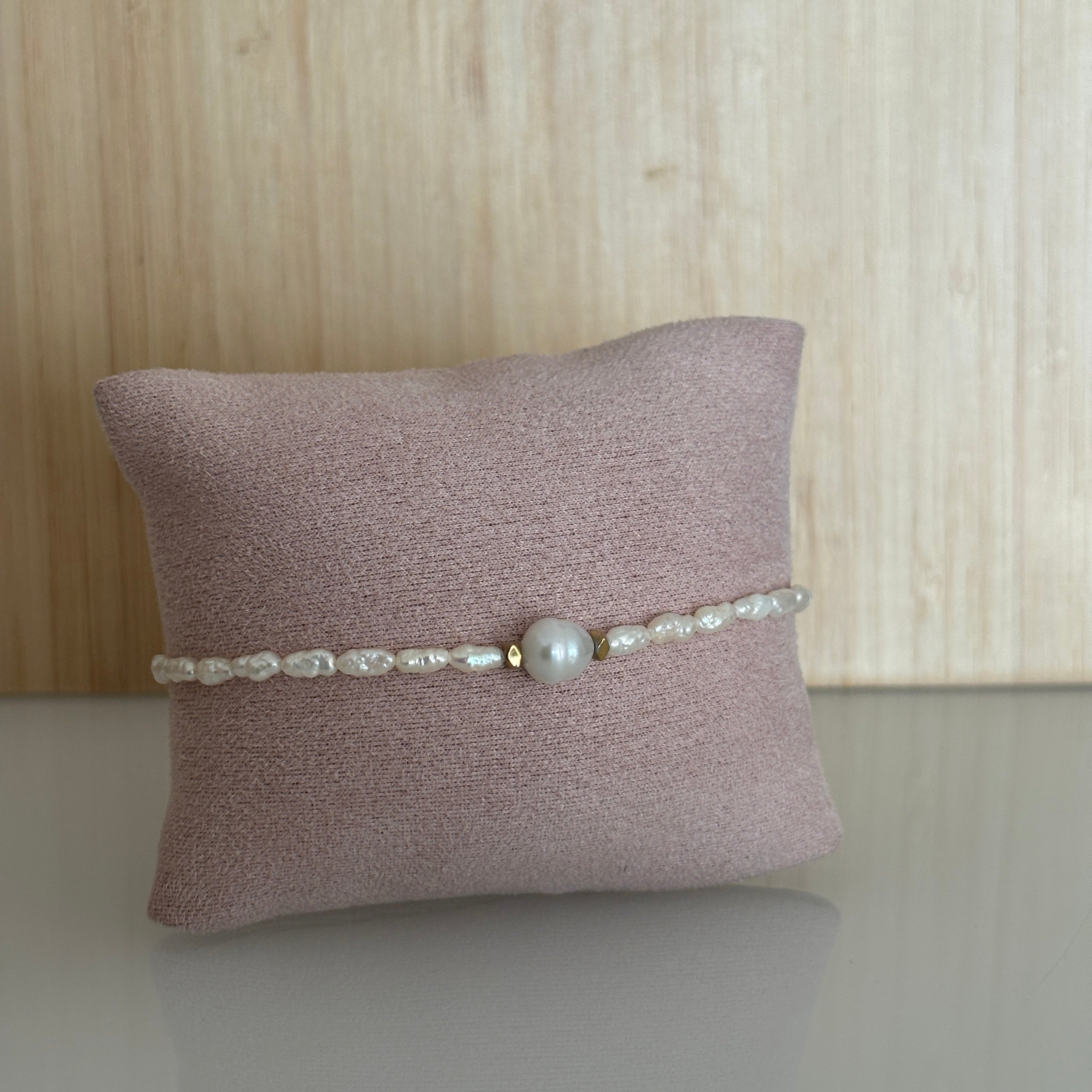 Bracelet Copenhague - Perles blanches & grosses perles de culture dorées