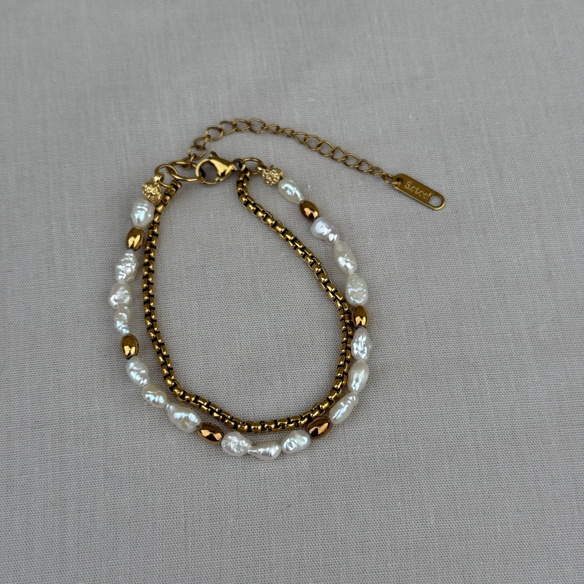 Bracelet Lunaria – Double rang chaîne & perles de culture blanches