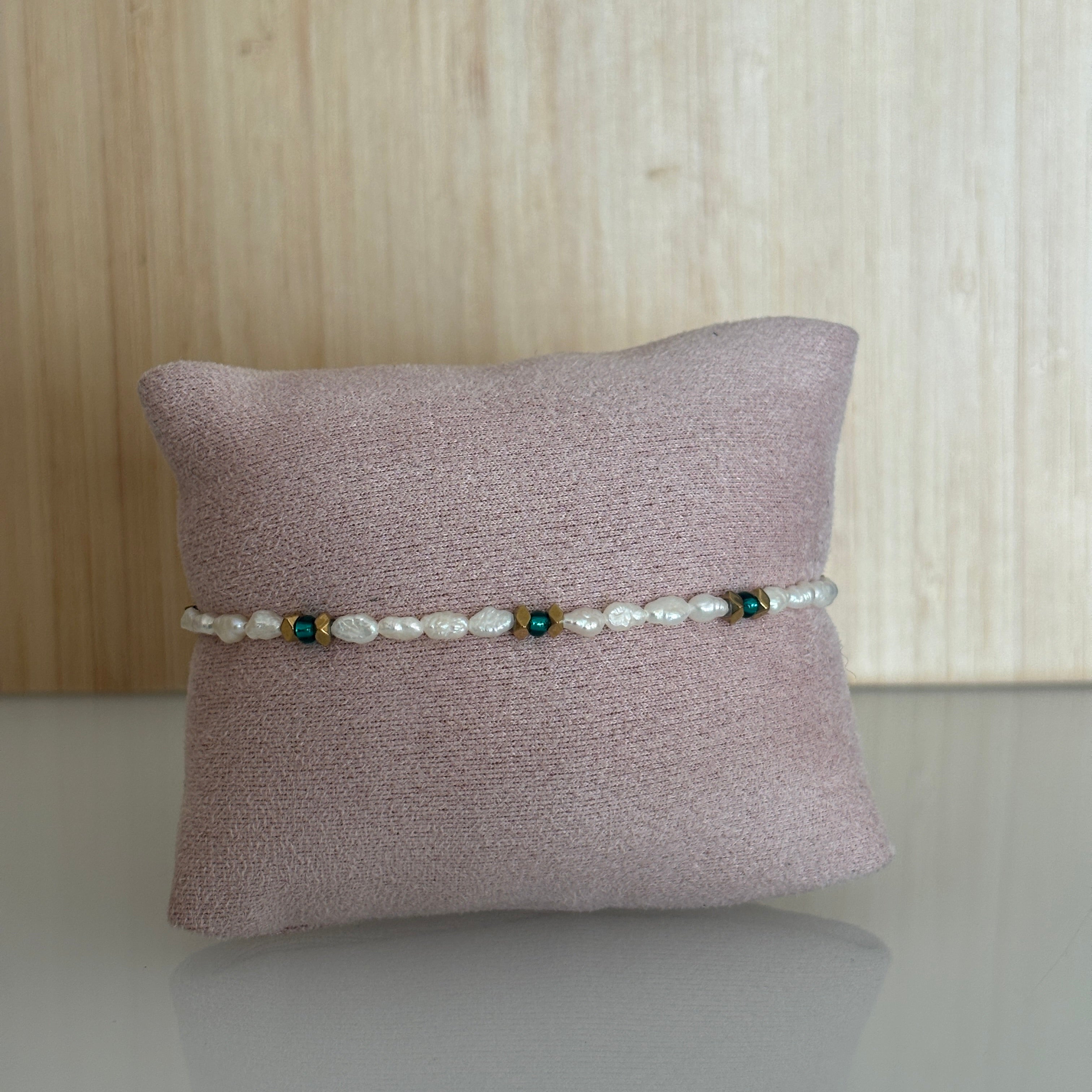 Bracelet Miami - Perles blanches & touches d’hématite dorée