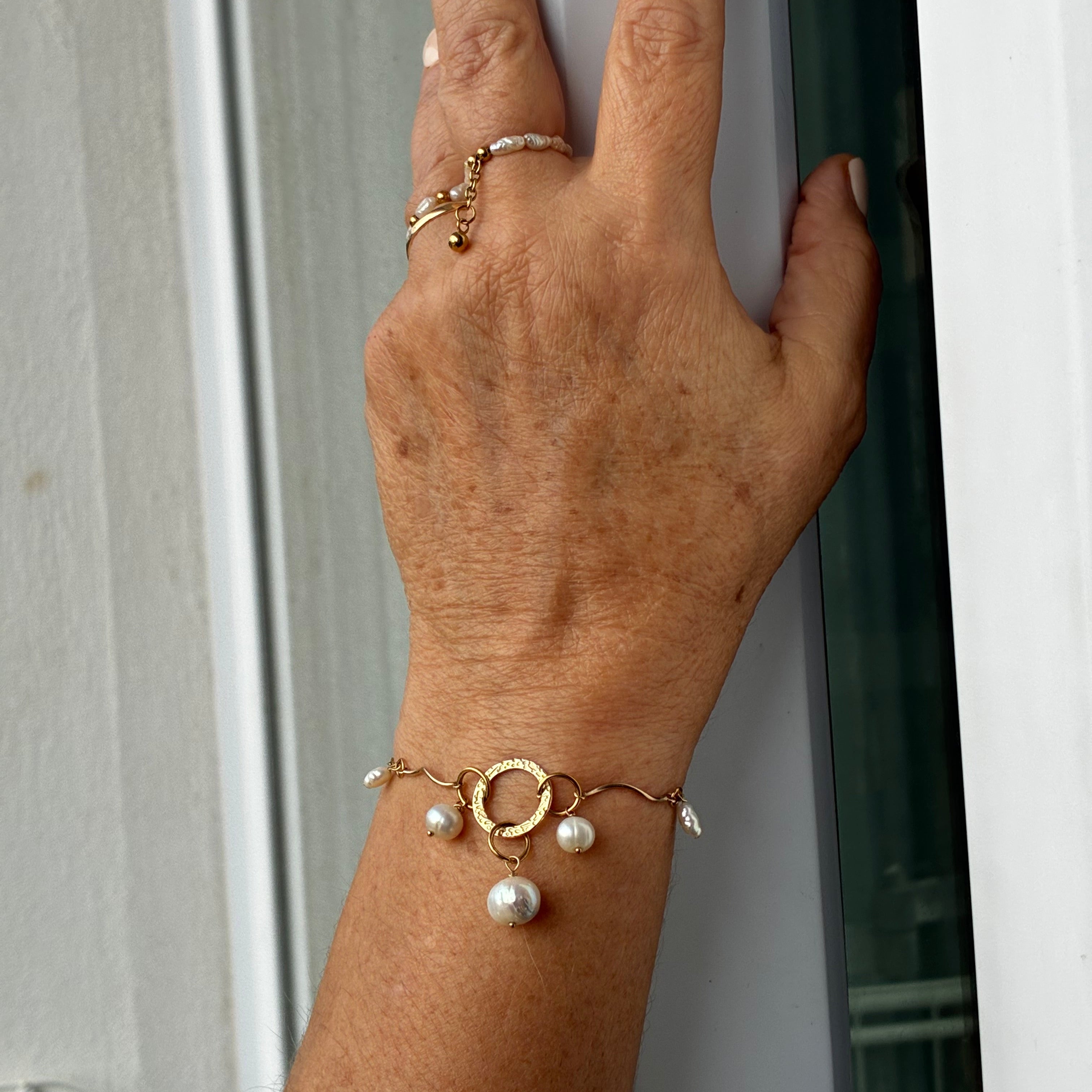 Bracelet Ravello – Perles de culture & acier inoxydable doré