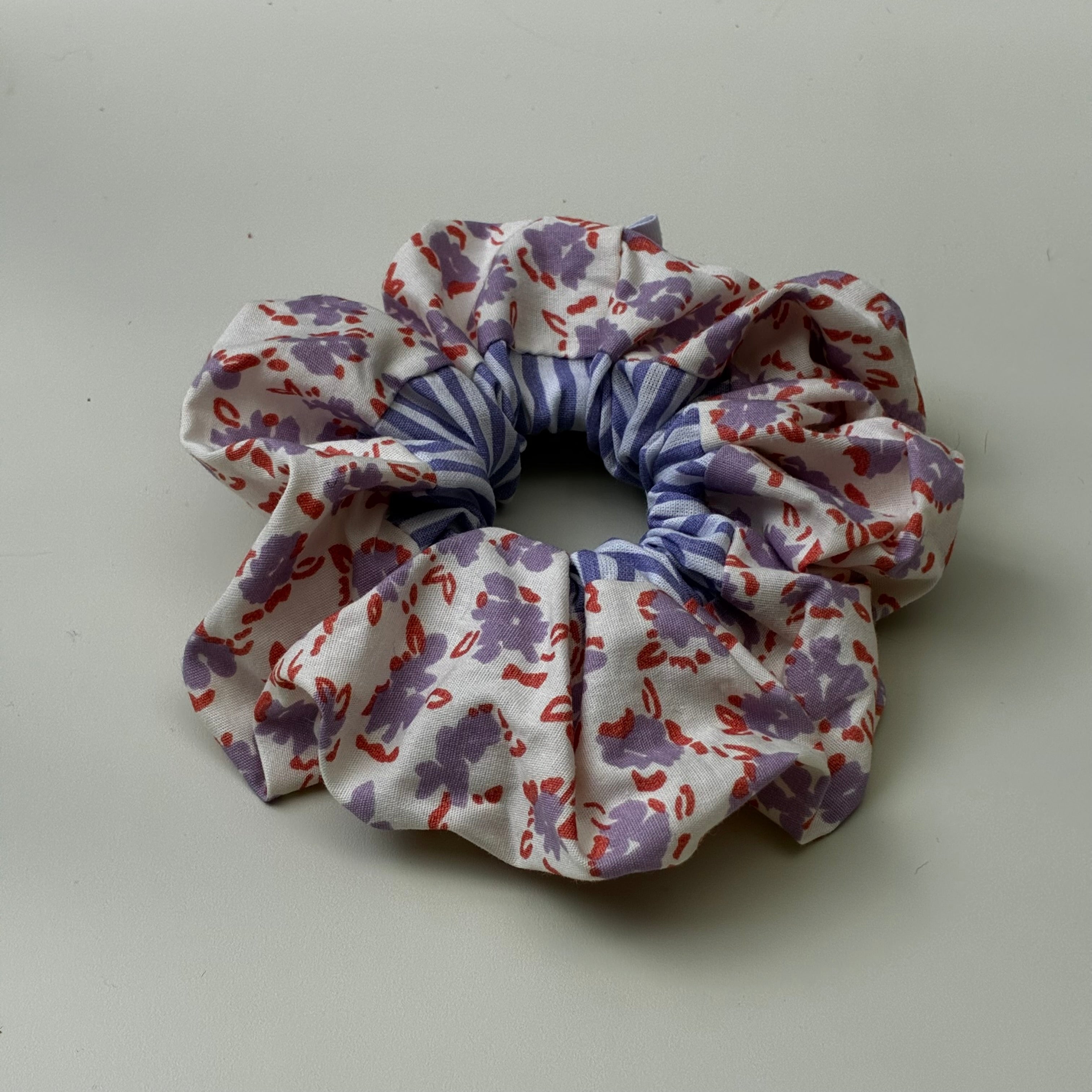 Chouchou cheveux fait main bi motif violet (fleurs et rayures) - Agathe