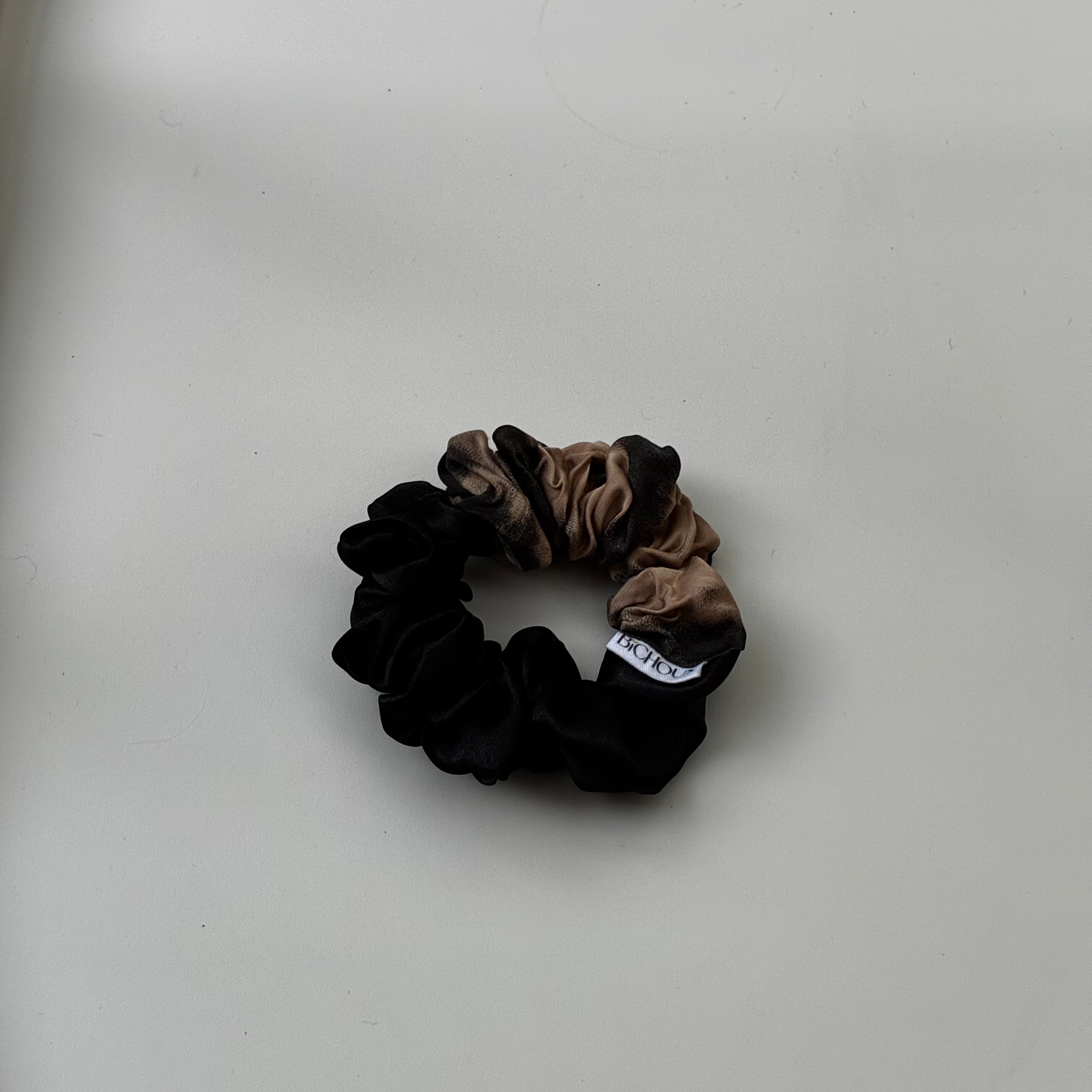 Chouchou cheveux fait main bi matière soie noire et marron - Faustine