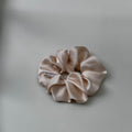 Chouchou cheveux fait main en satin rose pale - Zélie