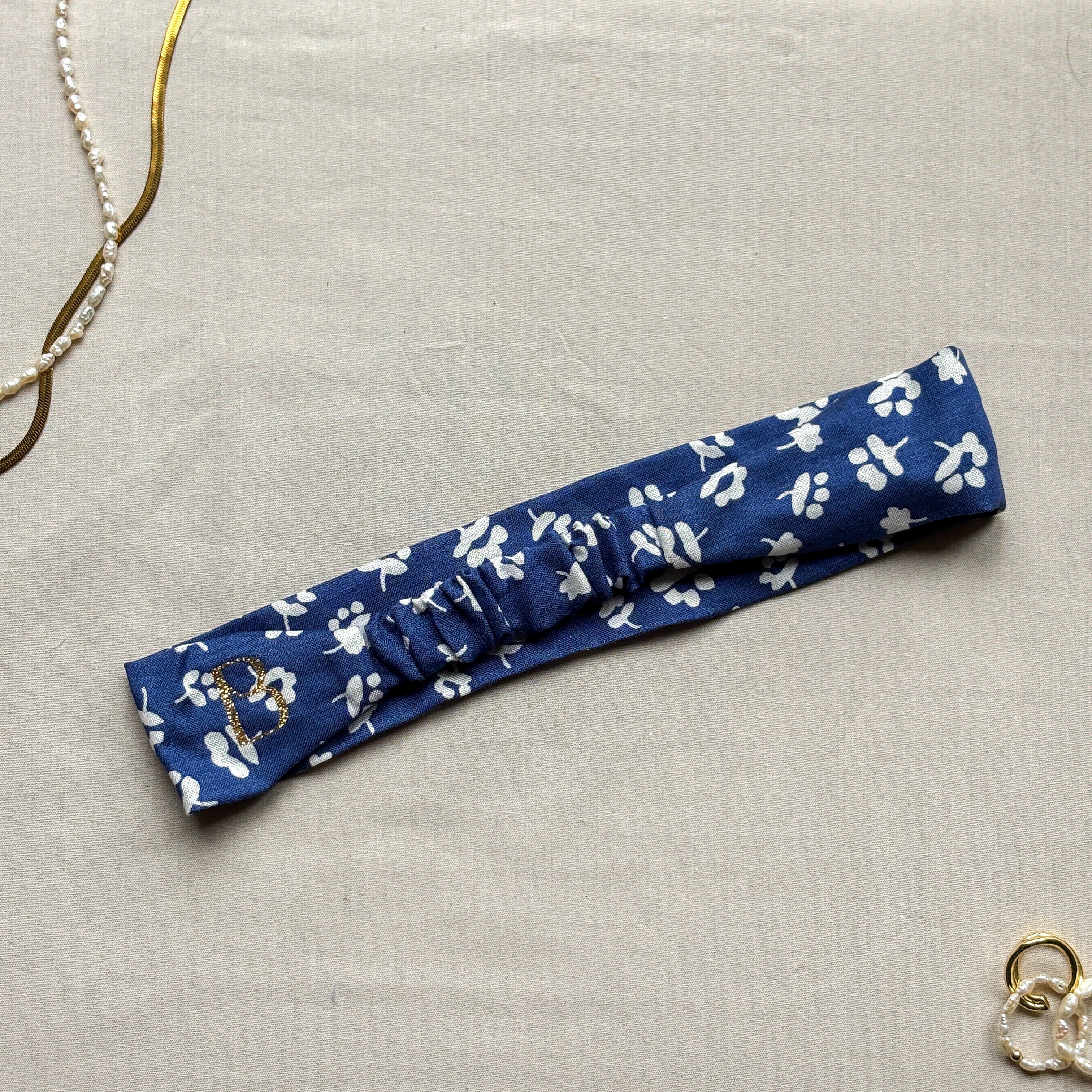 Bandeau Daphné - Coton bleu fleurs blanches cousu main