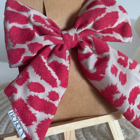 Barrette Nœud Alix – Motif léopard rose en mélange de matières