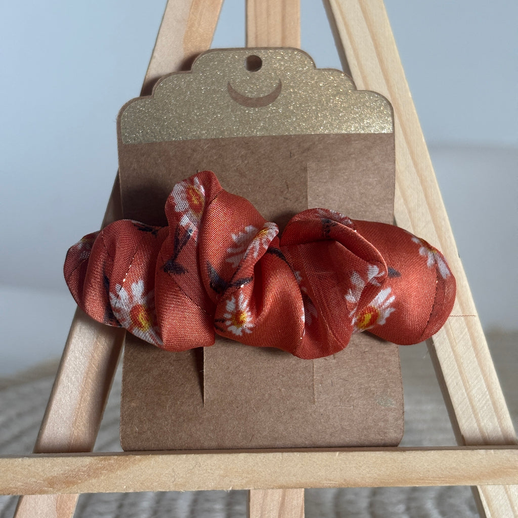 Barrette épurée Soléa - Soie terracotta à marguerites et fils dorés