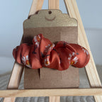 Barrette épurée Soléa - Soie terracotta à marguerites et fils dorés