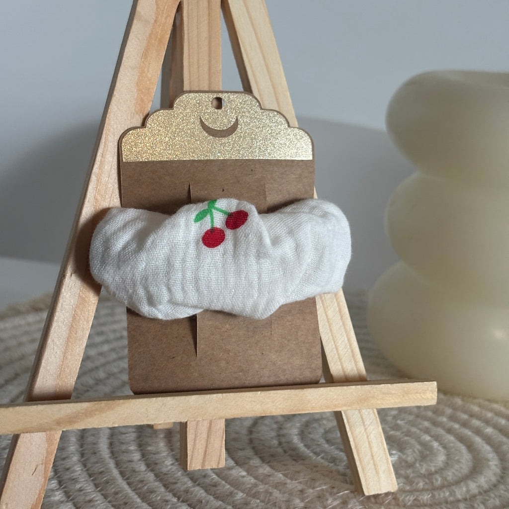 Barrette épurée Aurélie - Gaze blanche avec motif cerises