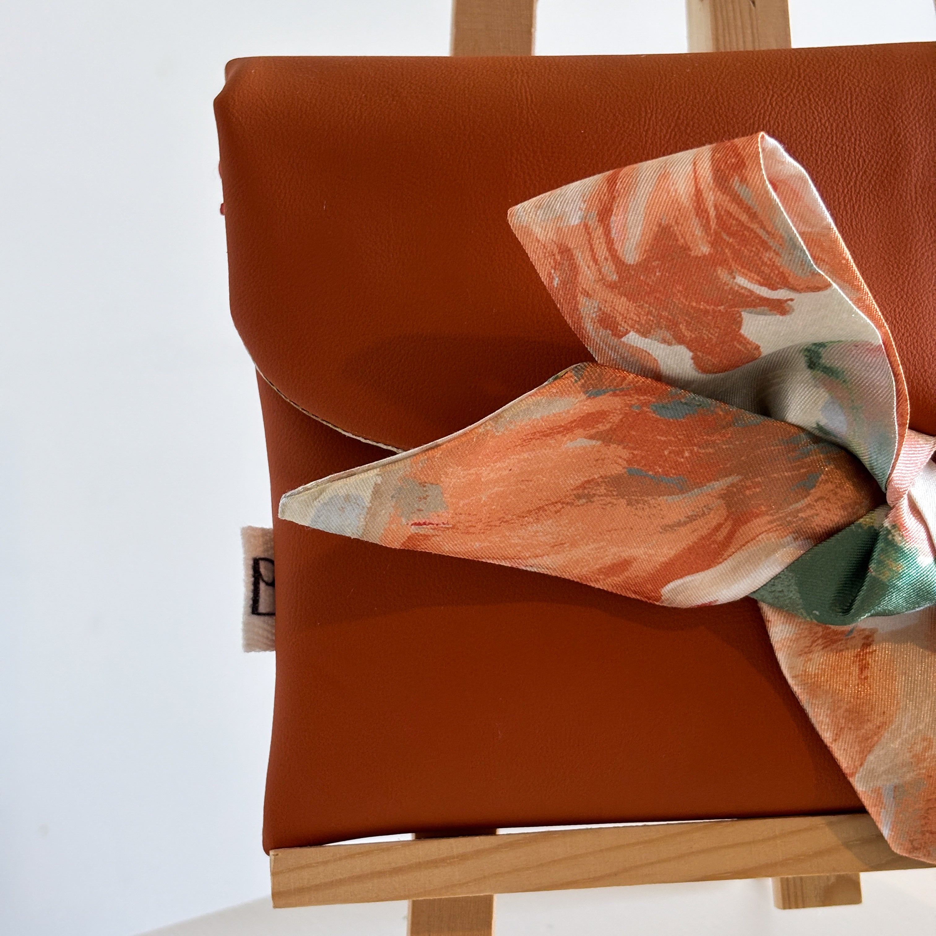 Pochette Nœud Simili Cuir & Fleurs