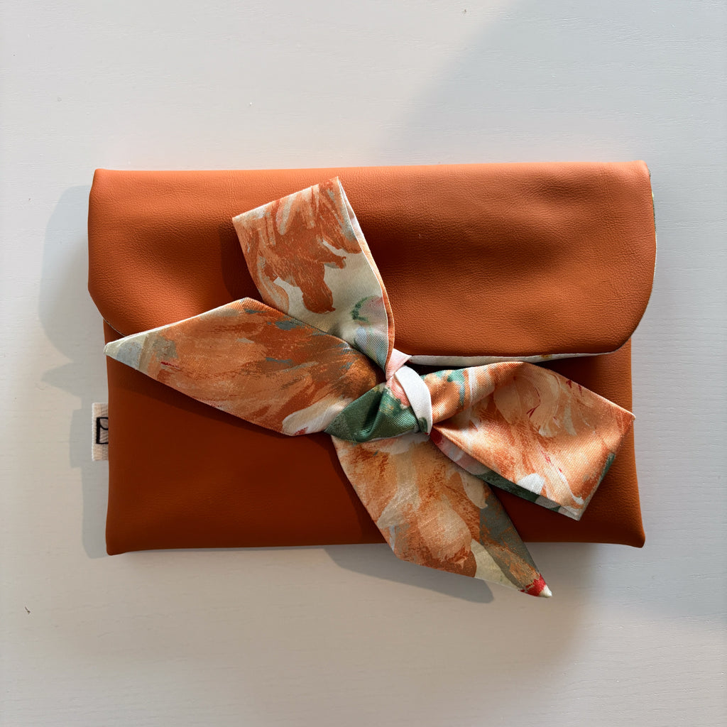 Pochette Nœud Simili Cuir & Fleurs