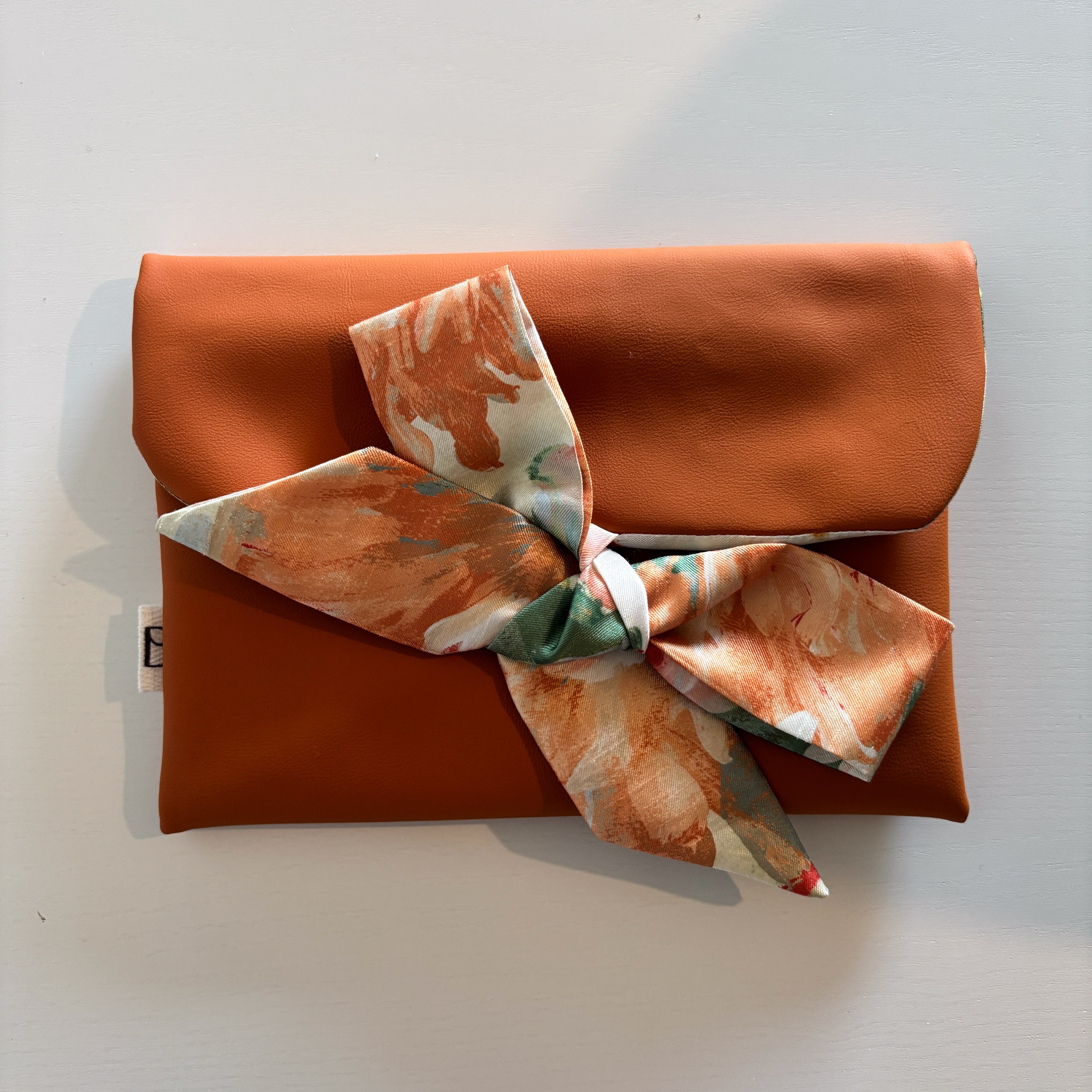 Pochette Nœud Simili Cuir & Fleurs