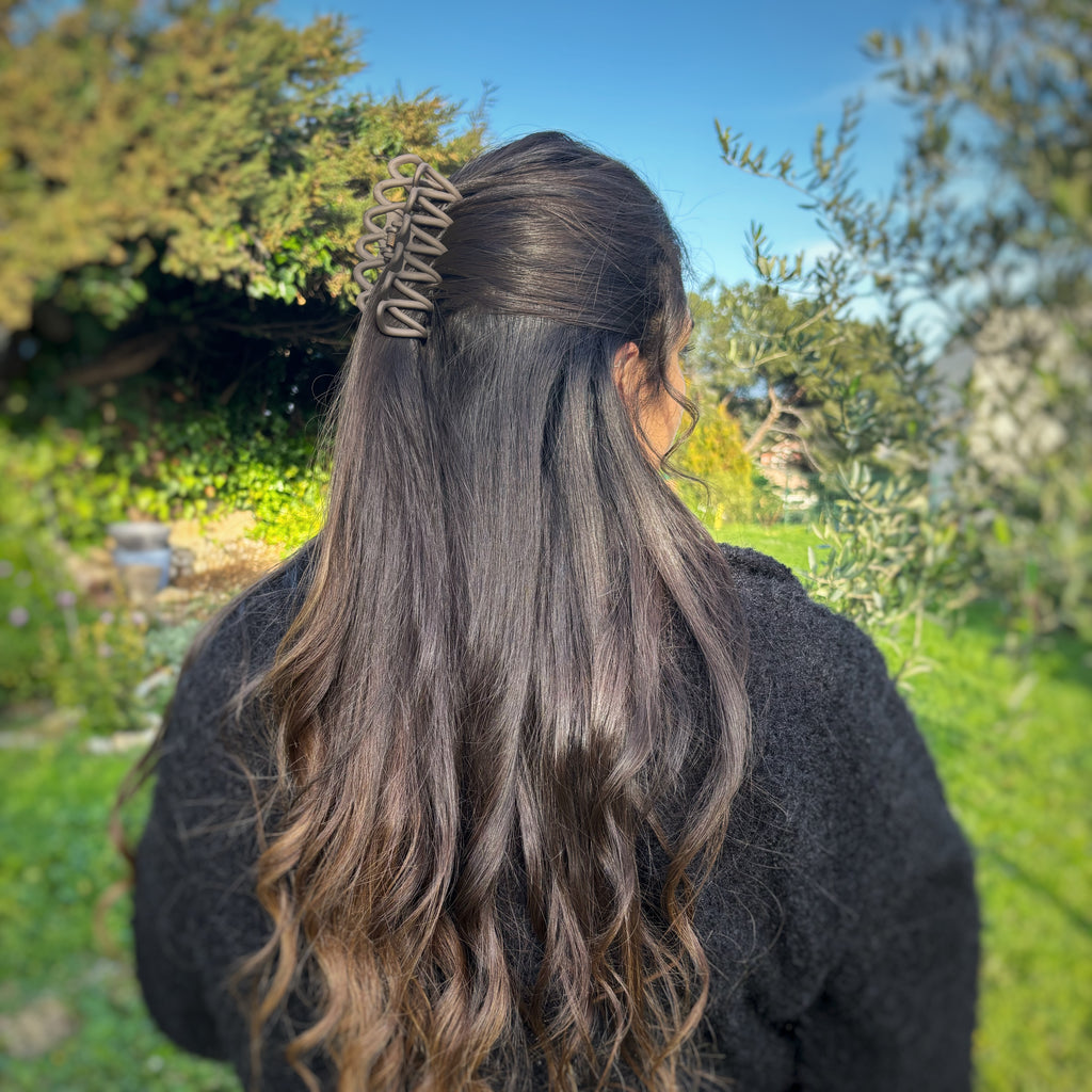 Pince entremêlée marron