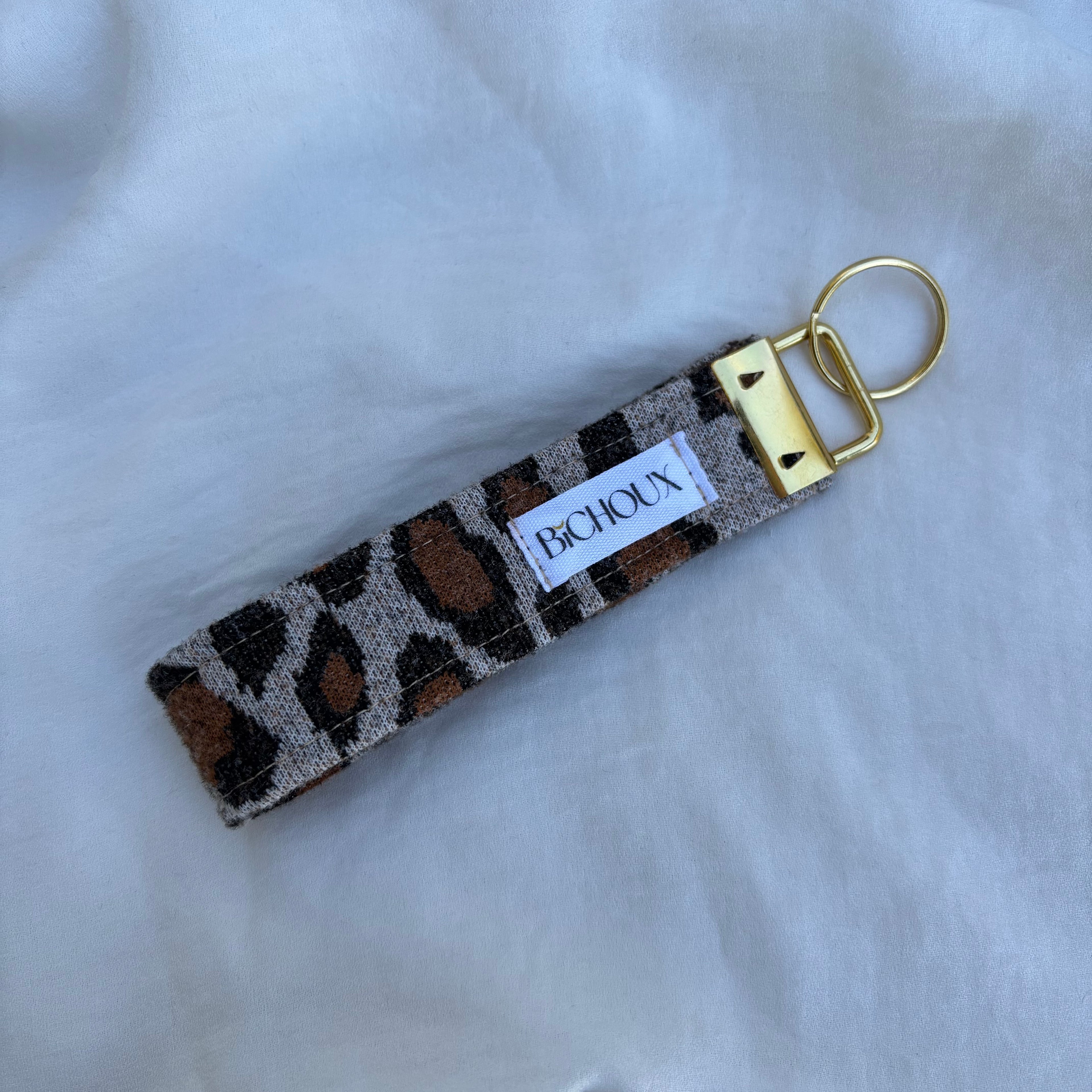 Porte Clé Léa - Motif léopard avec finitions dorées