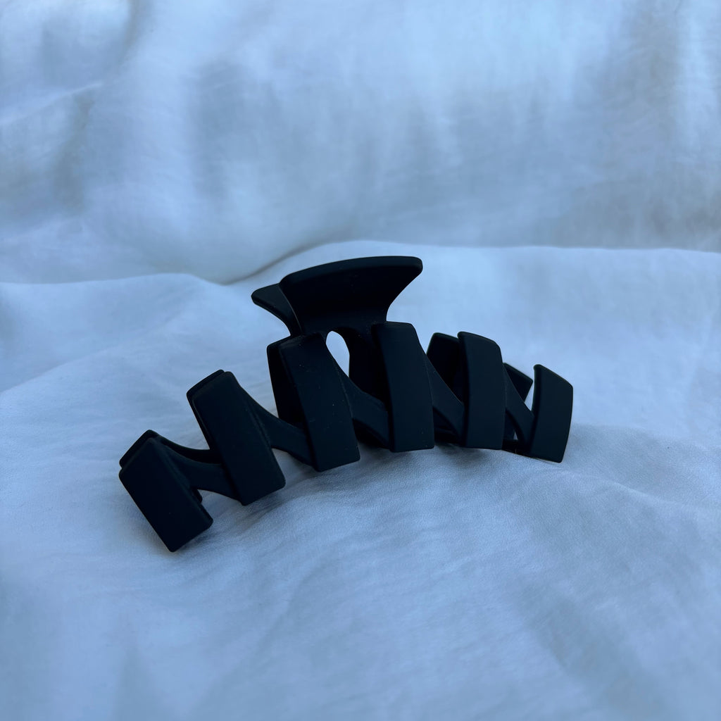 Pince noire géométrique