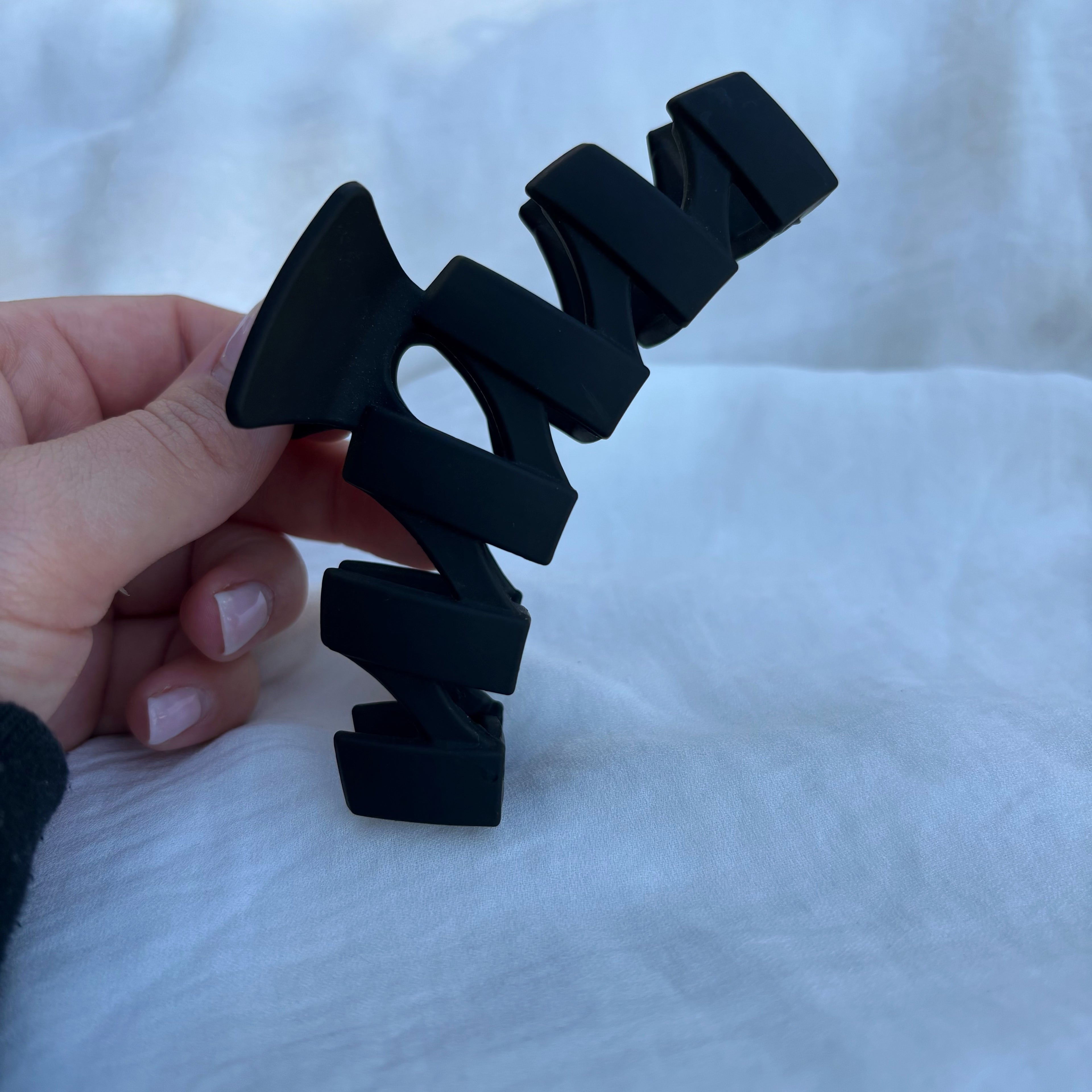 Pince noire géométrique