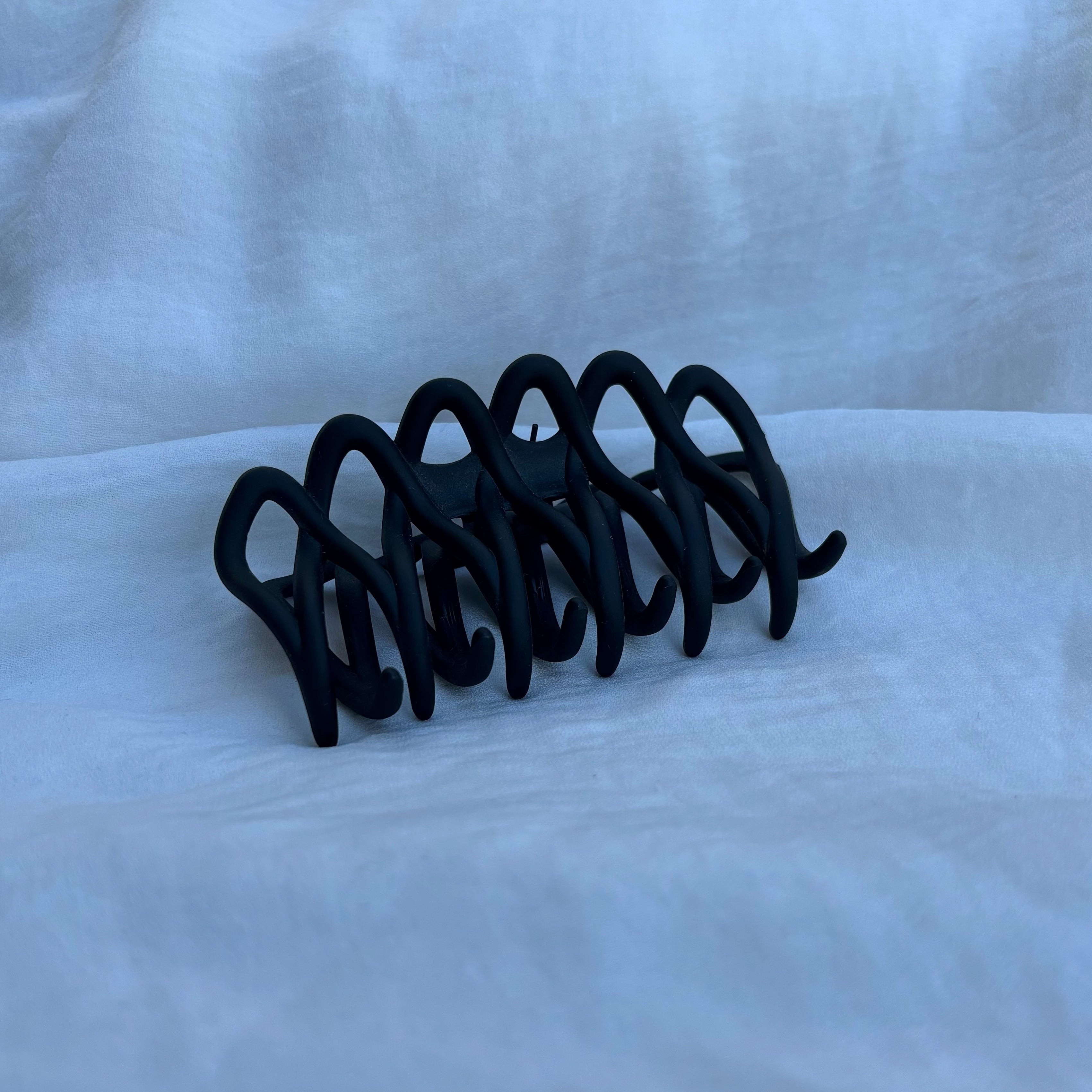 Pince entremêlée noire