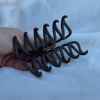 Pince entremêlée marron