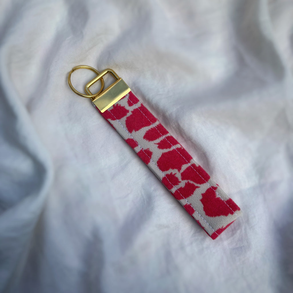 Porte Clé Bellatrix – Motif léopard rose et blanc avec finitions dorées