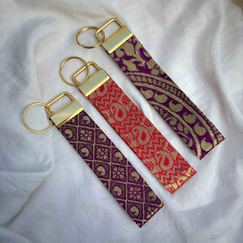 Antares - Tissu sari de l’île Maurice violet avec finitions dorées