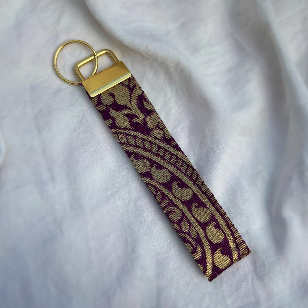 Mirach – Tissu sari de l’île Maurice violet avec finitions dorées