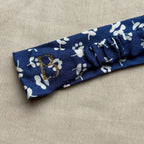 Bandeau Daphné - Coton bleu fleurs blanches cousu main