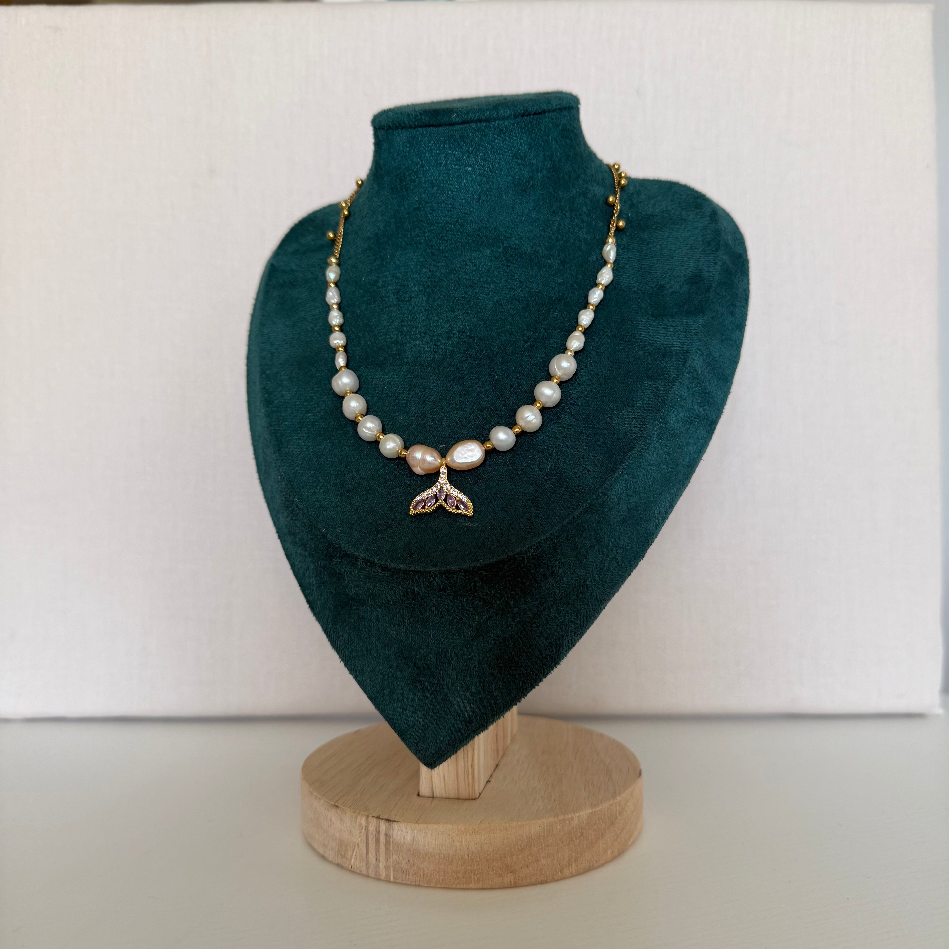 Collier Siravelle – Perles de culture et pendentif sirène
