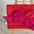 Pochette nouée fuchsia & orange en jacquard