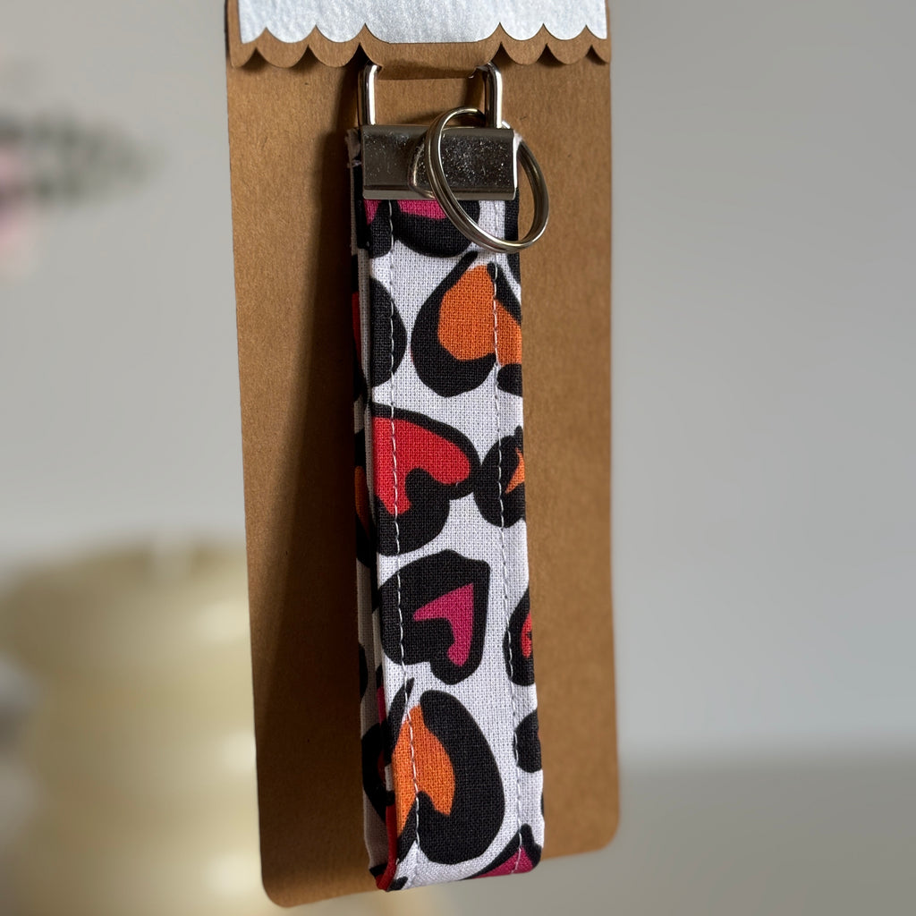 Porte-clés Andromeda – Cœur coloré léopard avec finitions argentées