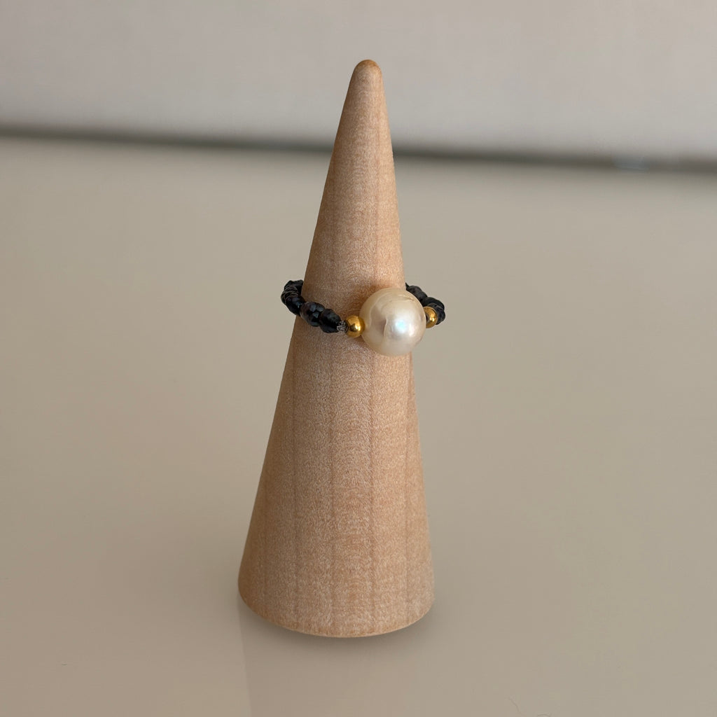 bague key west perles noires grosse perle blanche elastique artisanale