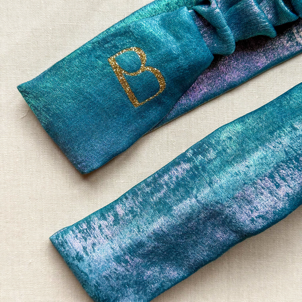 Bandeau Yasmine en satin bleu holographique