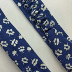 Bandeau Daphné - Coton bleu fleurs blanches cousu main