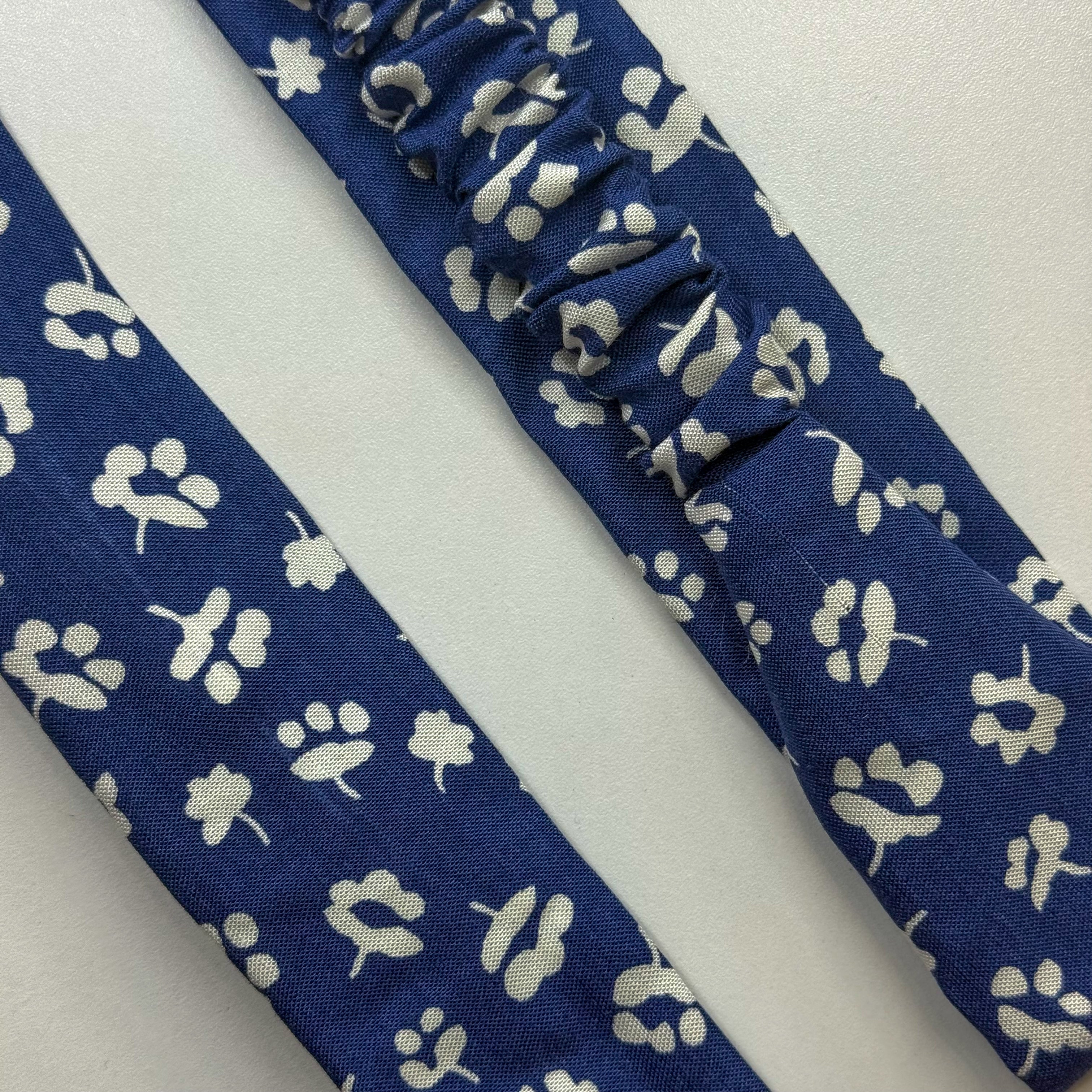 Bandeau Daphné - Coton bleu fleurs blanches cousu main