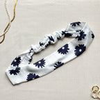 Bandeau Isadora en satin blanc à fleurs bleu marine