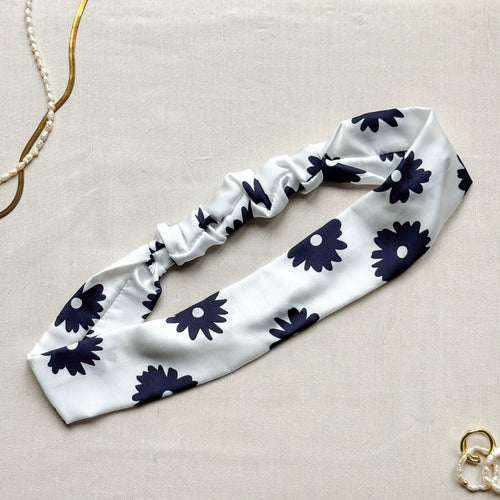 Bandeau Isadora en satin blanc à fleurs bleu marine