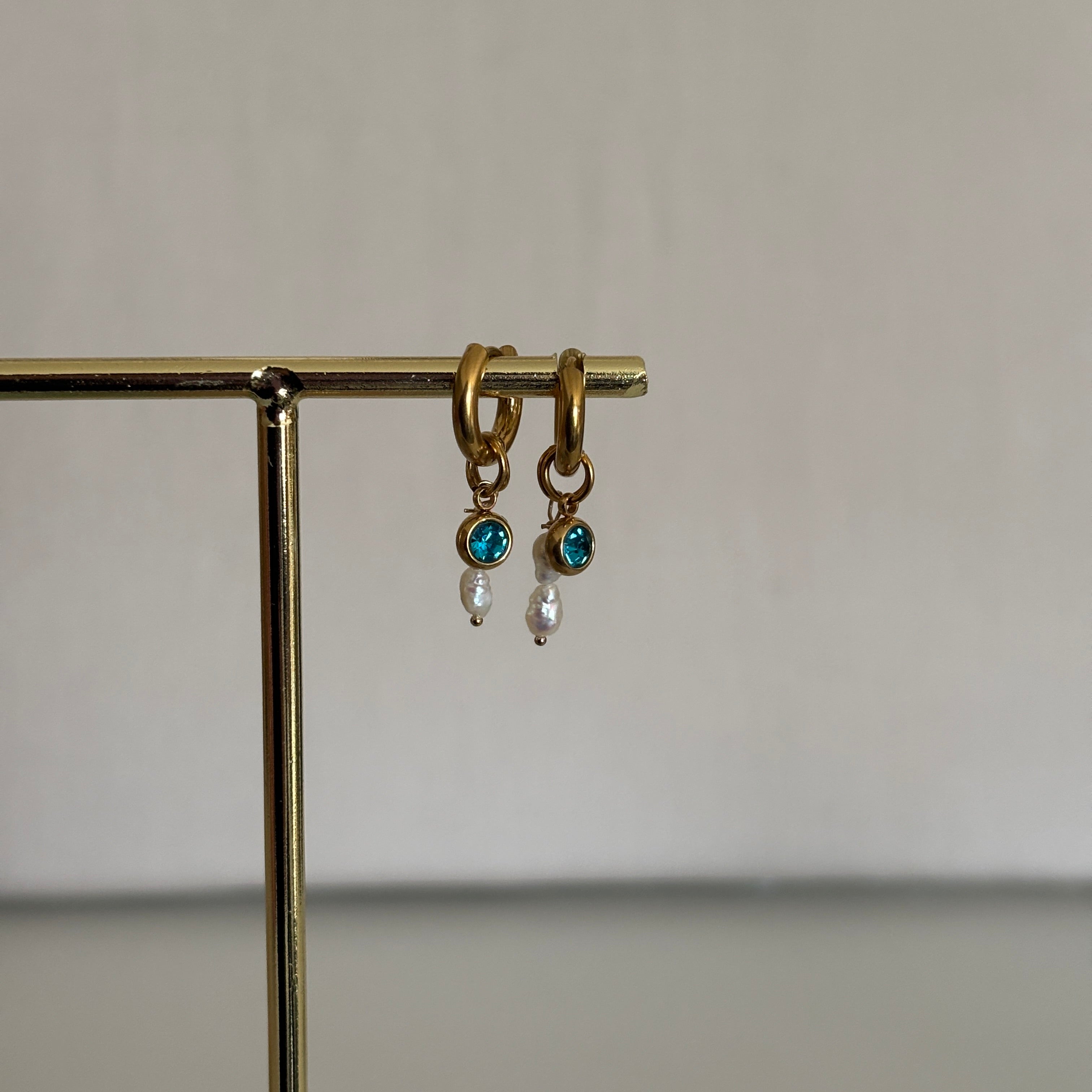 boucles oreilles marie-galante creoles zircon bleu perles artisanales