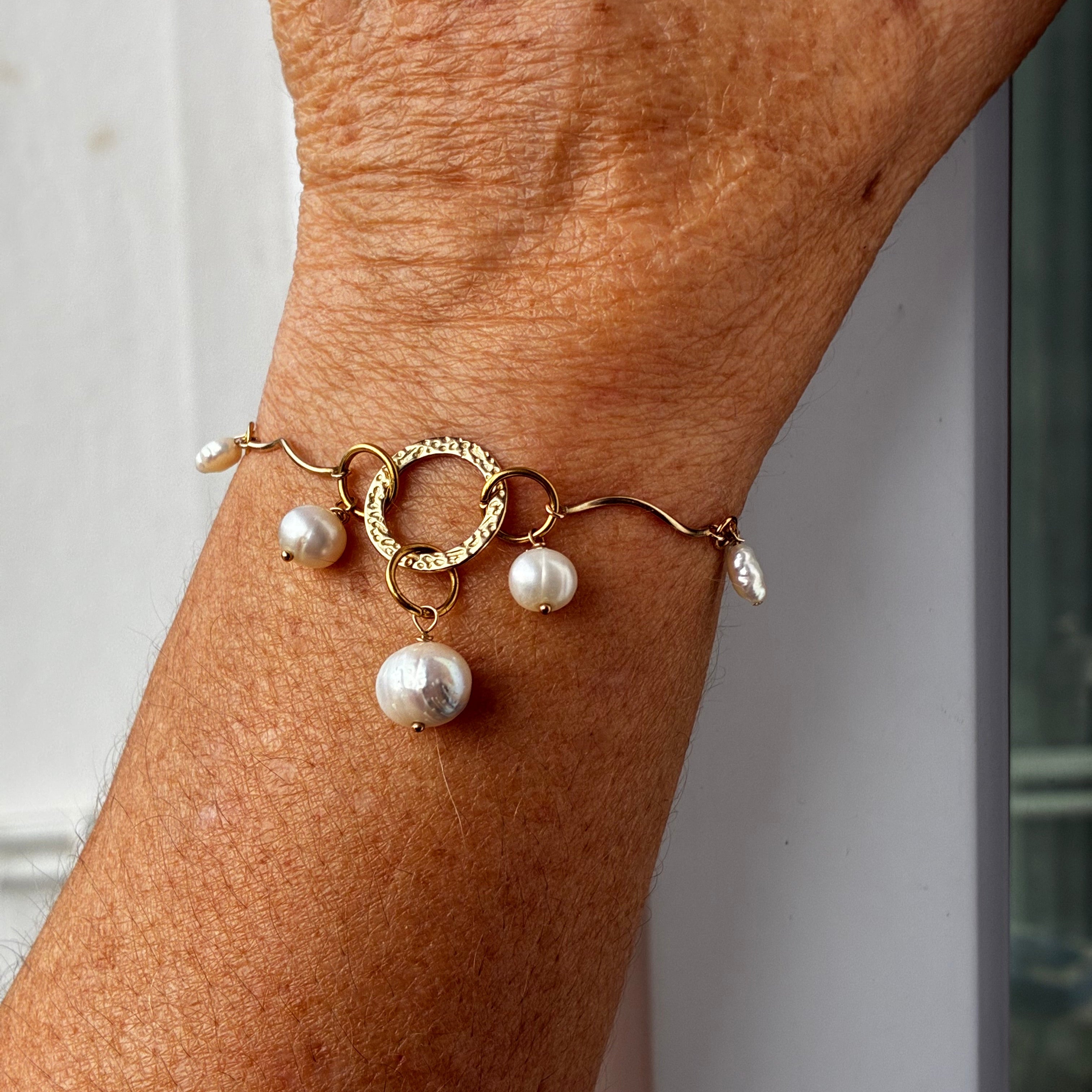 Bracelet Ravello – Perles de culture & acier inoxydable doré