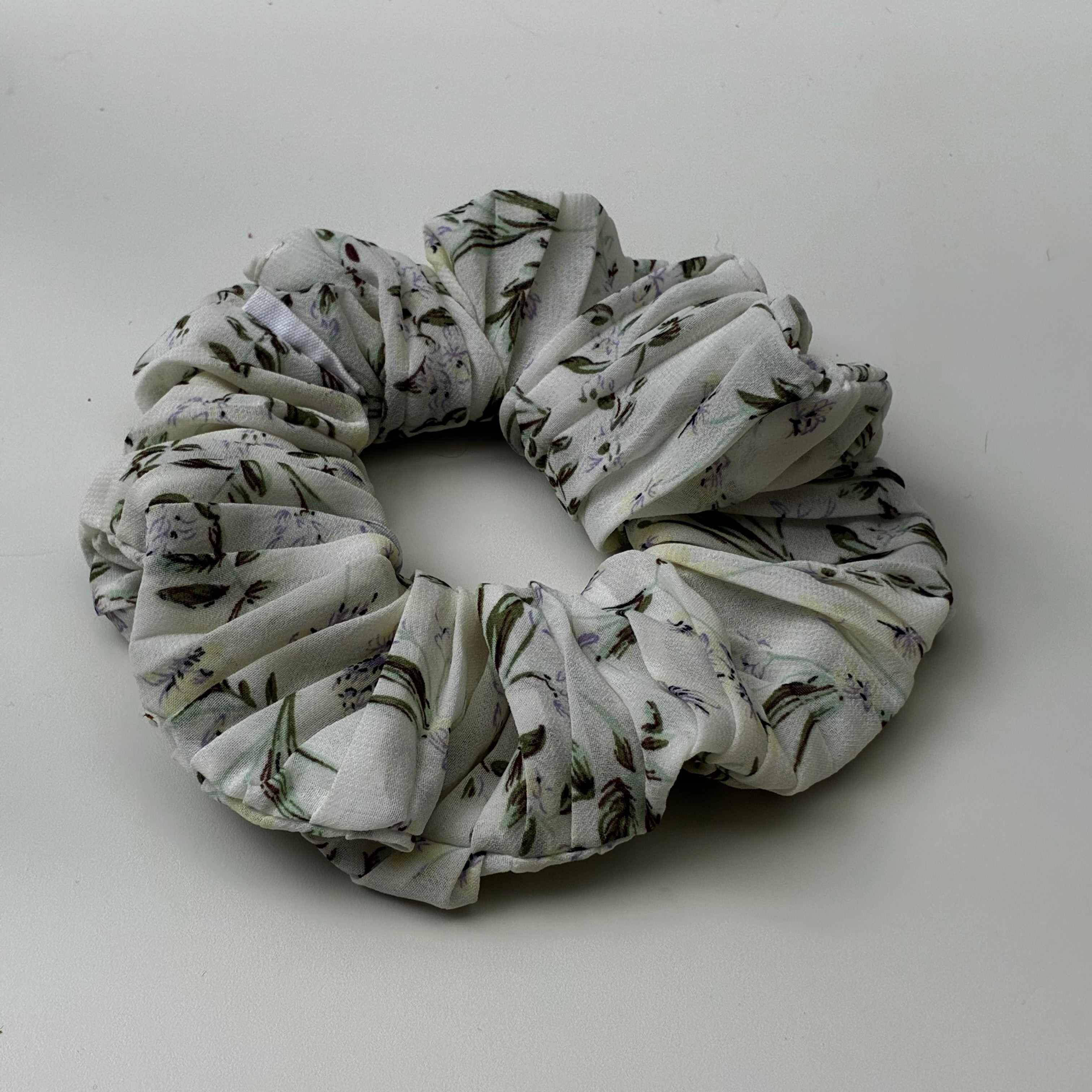 Chouchou cheveux fait main Alba – Mousseline blanche à fleurs - Alba