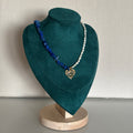 Collier Matera perles de culture lapis lazuli et pendentif coeur acier inoxydable