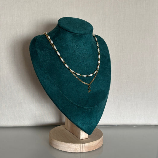 collier corfou double rang chaine doree et perles vertes avec initiale
