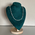 collier goa perles blanches et colorees artisanal bichoux shop